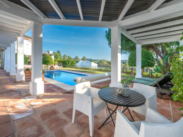 FOR SALE 🏡 Exceptional Andalusian Family Villa – Zona F, Sotogrande