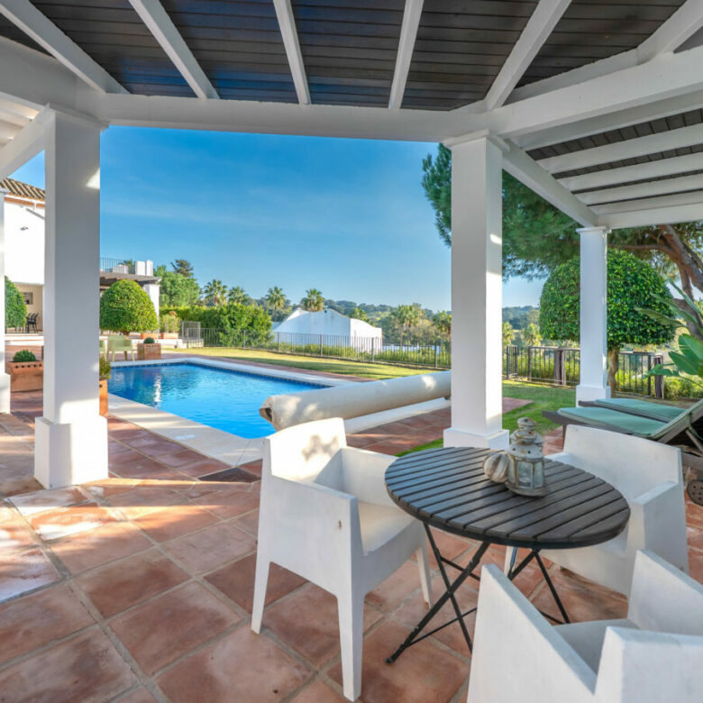 FOR SALE 🏡 Exceptional Andalusian Family Villa – Zona F, Sotogrande