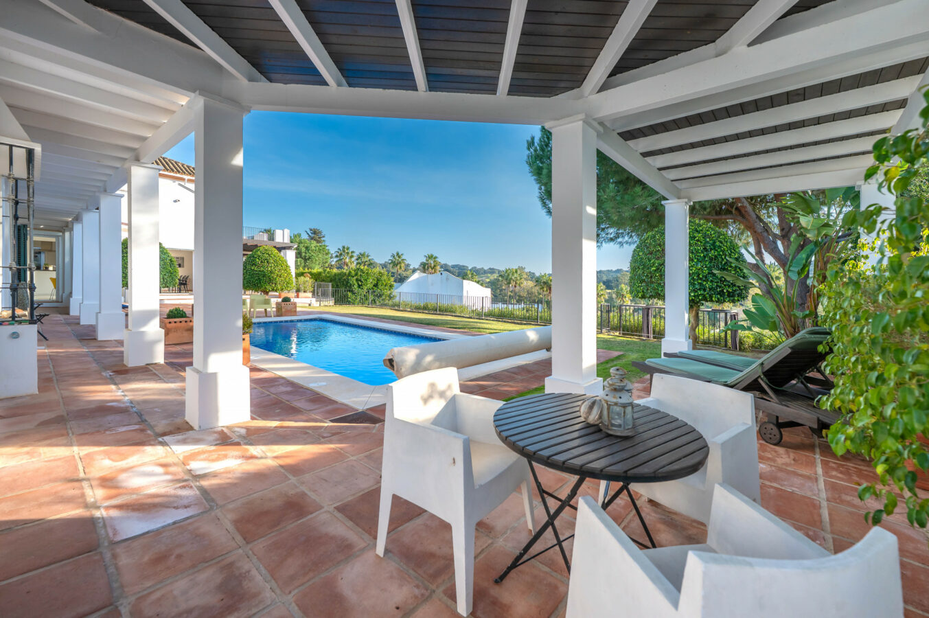 FOR SALE 🏡 Exceptional Andalusian Family Villa – Zona F, Sotogrande