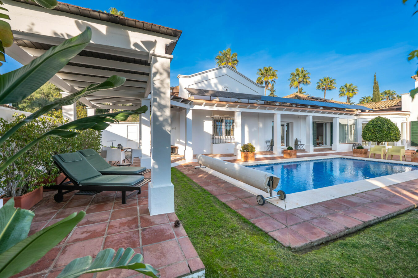 FOR SALE 🏡 Exceptional Andalusian Family Villa – Zona F, Sotogrande