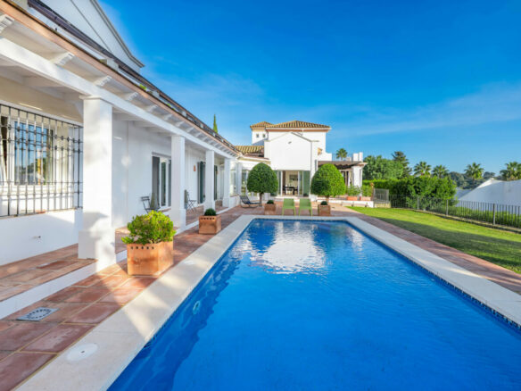 FOR SALE 🏡 Exceptional Andalusian Family Villa – Zona F, Sotogrande