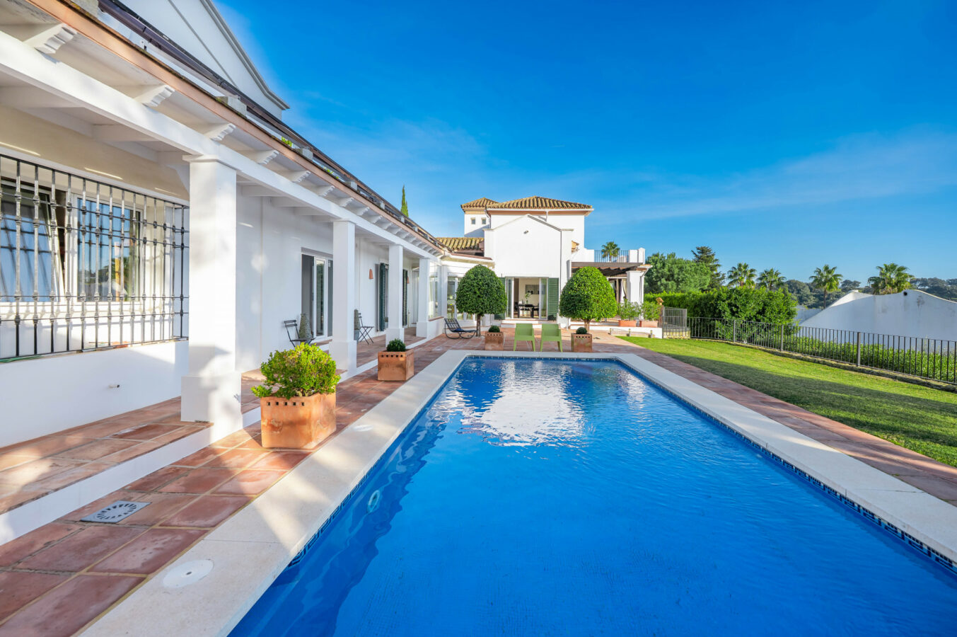FOR SALE 🏡 Exceptional Andalusian Family Villa – Zona F, Sotogrande