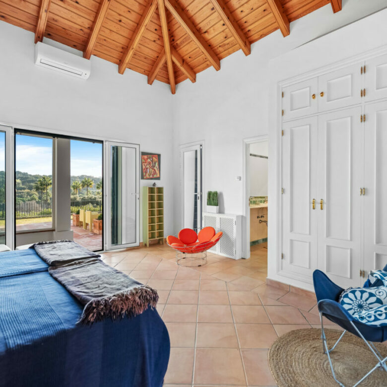 FOR SALE 🏡 Exceptional Andalusian Family Villa – Zona F, Sotogrande