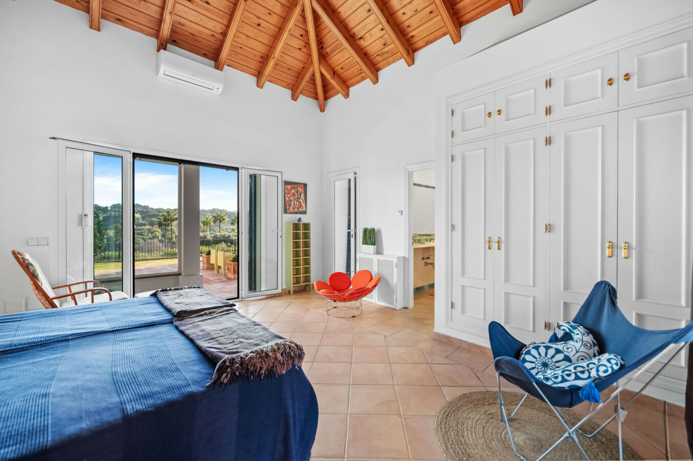 FOR SALE 🏡 Exceptional Andalusian Family Villa – Zona F, Sotogrande