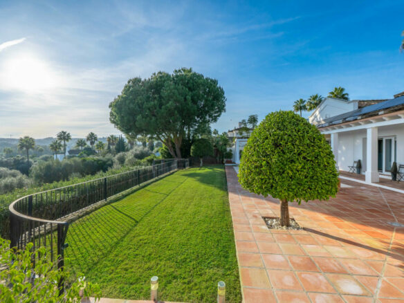 FOR SALE 🏡 Exceptional Andalusian Family Villa – Zona F, Sotogrande