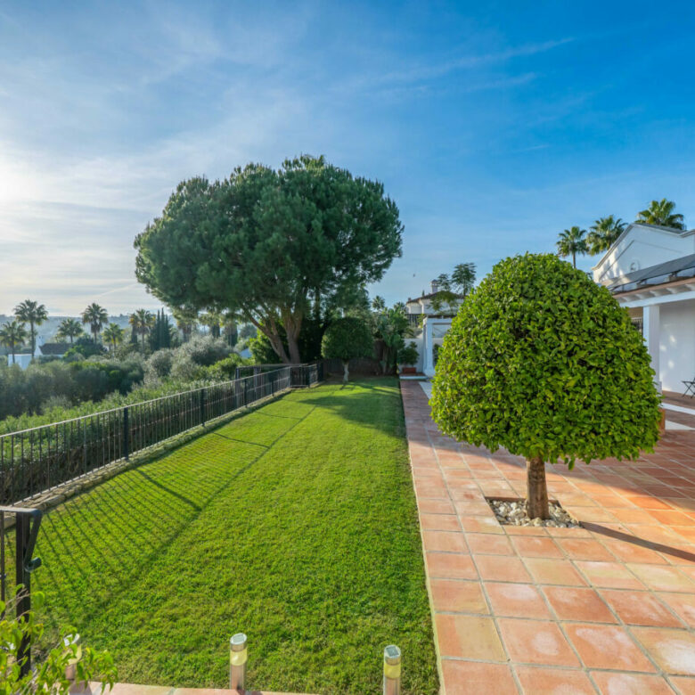FOR SALE 🏡 Exceptional Andalusian Family Villa – Zona F, Sotogrande