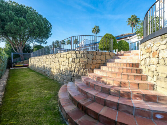 FOR SALE 🏡 Exceptional Andalusian Family Villa – Zona F, Sotogrande