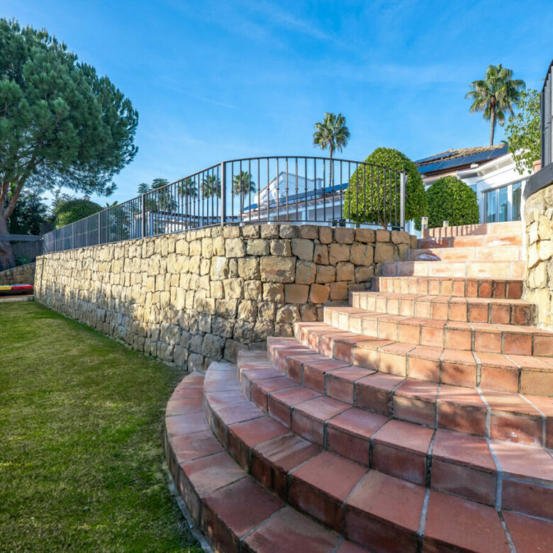FOR SALE 🏡 Exceptional Andalusian Family Villa – Zona F, Sotogrande