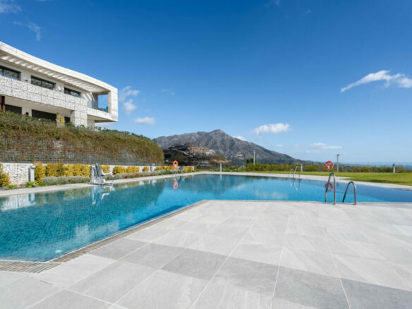 FOR SALE 🏡 Exceptional 3-Bedroom Apartment with Panoramic Sea Views – Real de La Quinta, Benahavís, Marbella
