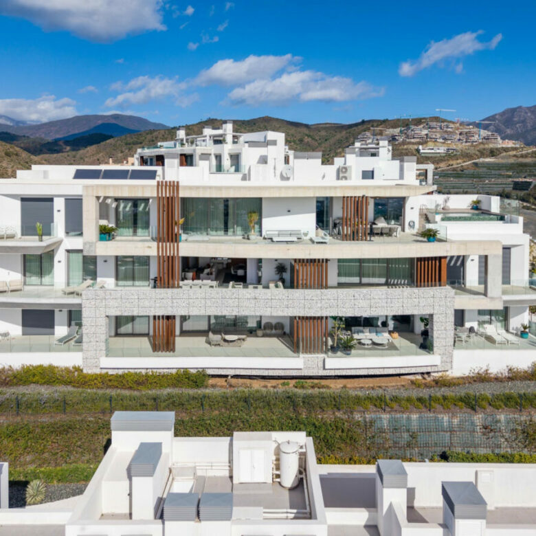 FOR SALE 🏡 Exceptional 3-Bedroom Apartment with Panoramic Sea Views – Real de La Quinta, Benahavís, Marbella