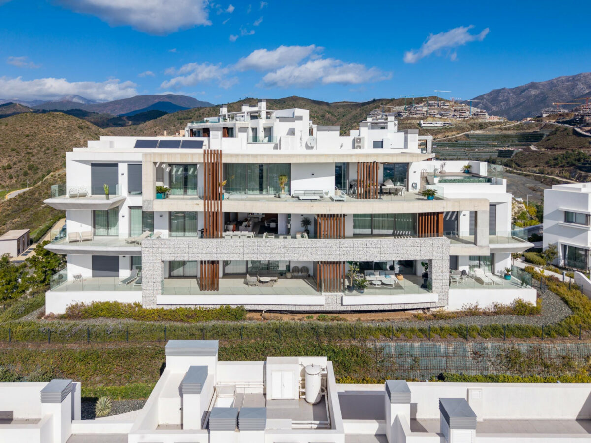 FOR SALE 🏡 Exceptional 3-Bedroom Apartment with Panoramic Sea Views – Real de La Quinta, Benahavís, Marbella