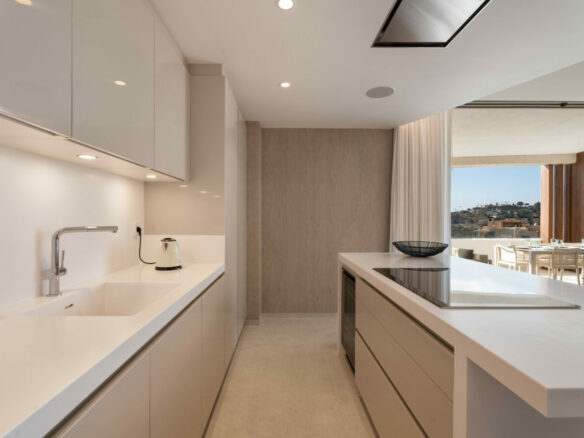 FOR SALE 🏡 Exceptional 3-Bedroom Apartment with Panoramic Sea Views – Real de La Quinta, Benahavís, Marbella