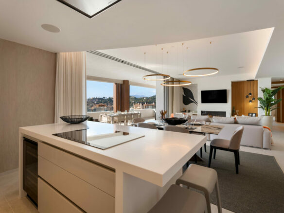FOR SALE 🏡 Exceptional 3-Bedroom Apartment with Panoramic Sea Views – Real de La Quinta, Benahavís, Marbella