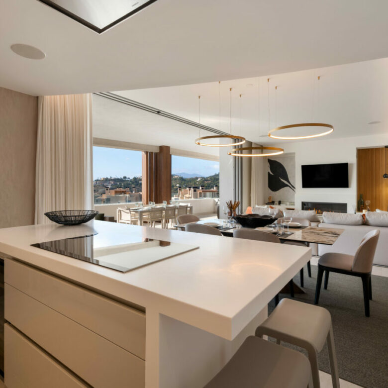 FOR SALE 🏡 Exceptional 3-Bedroom Apartment with Panoramic Sea Views – Real de La Quinta, Benahavís, Marbella