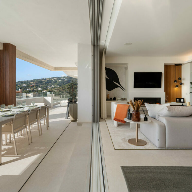 FOR SALE 🏡 Exceptional 3-Bedroom Apartment with Panoramic Sea Views – Real de La Quinta, Benahavís, Marbella