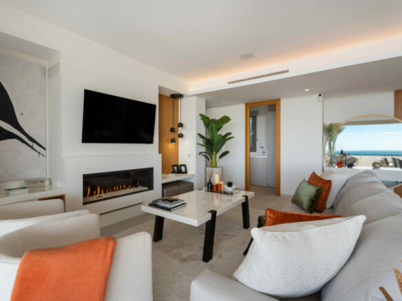 FOR SALE 🏡 Exceptional 3-Bedroom Apartment with Panoramic Sea Views – Real de La Quinta, Benahavís, Marbella