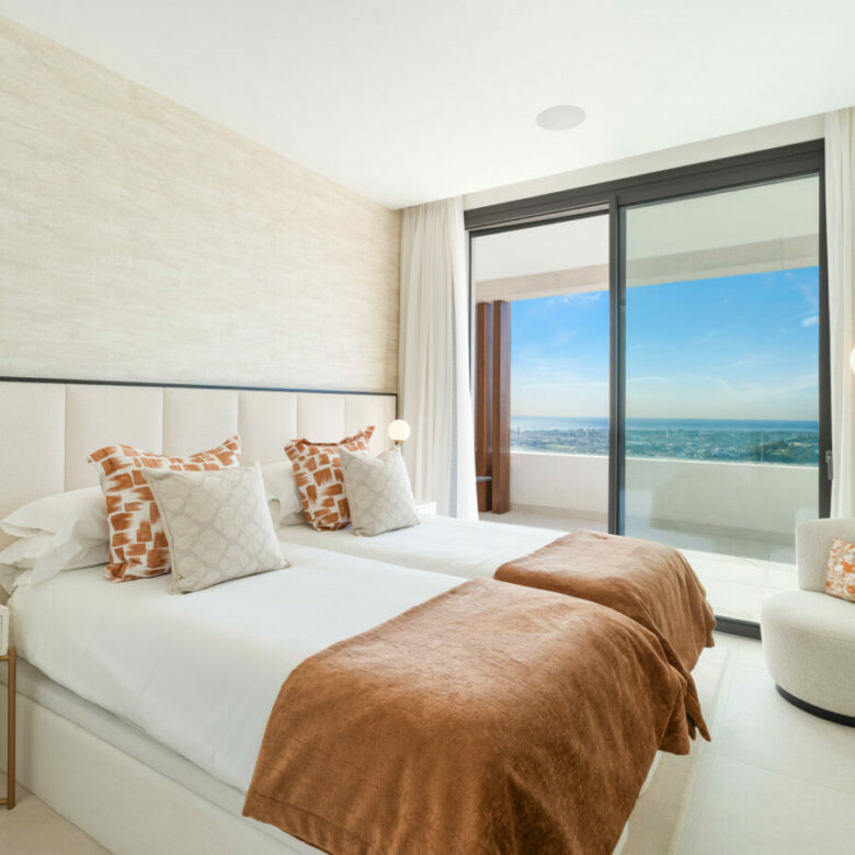 FOR SALE 🏡 Exceptional 3-Bedroom Apartment with Panoramic Sea Views – Real de La Quinta, Benahavís, Marbella