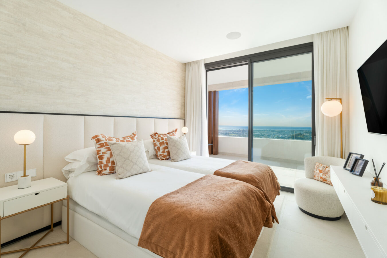 FOR SALE 🏡 Exceptional 3-Bedroom Apartment with Panoramic Sea Views – Real de La Quinta, Benahavís, Marbella