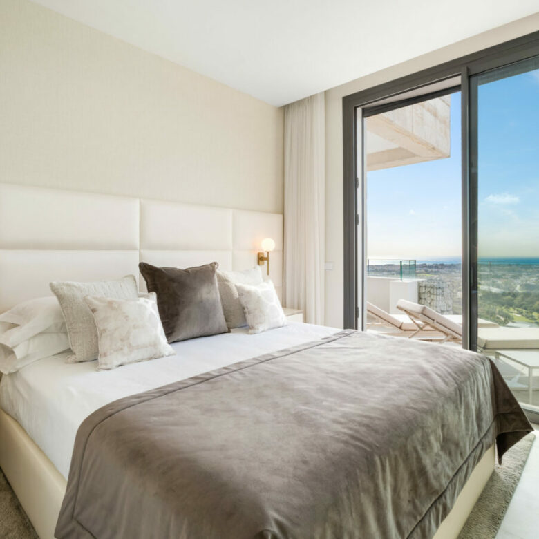 FOR SALE 🏡 Exceptional 3-Bedroom Apartment with Panoramic Sea Views – Real de La Quinta, Benahavís, Marbella