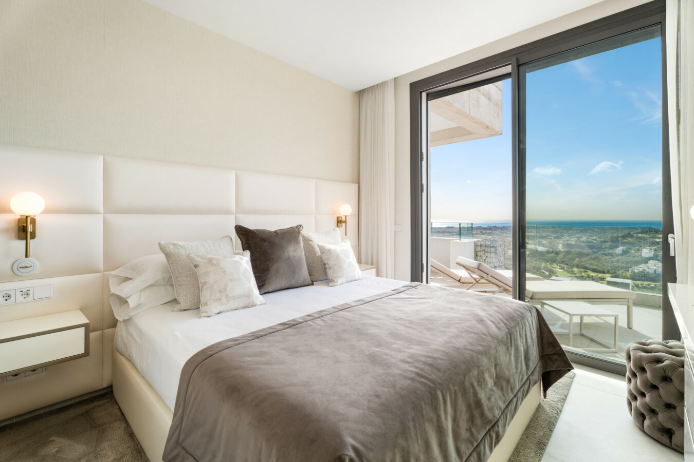 FOR SALE 🏡 Exceptional 3-Bedroom Apartment with Panoramic Sea Views – Real de La Quinta, Benahavís, Marbella