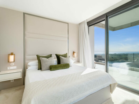 FOR SALE 🏡 Exceptional 3-Bedroom Apartment with Panoramic Sea Views – Real de La Quinta, Benahavís, Marbella