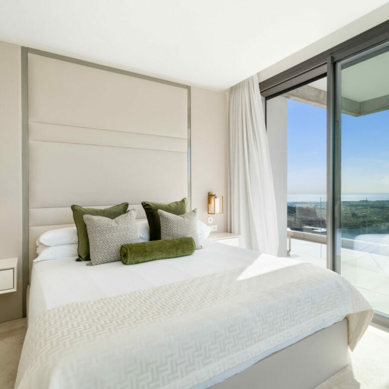 FOR SALE 🏡 Exceptional 3-Bedroom Apartment with Panoramic Sea Views – Real de La Quinta, Benahavís, Marbella