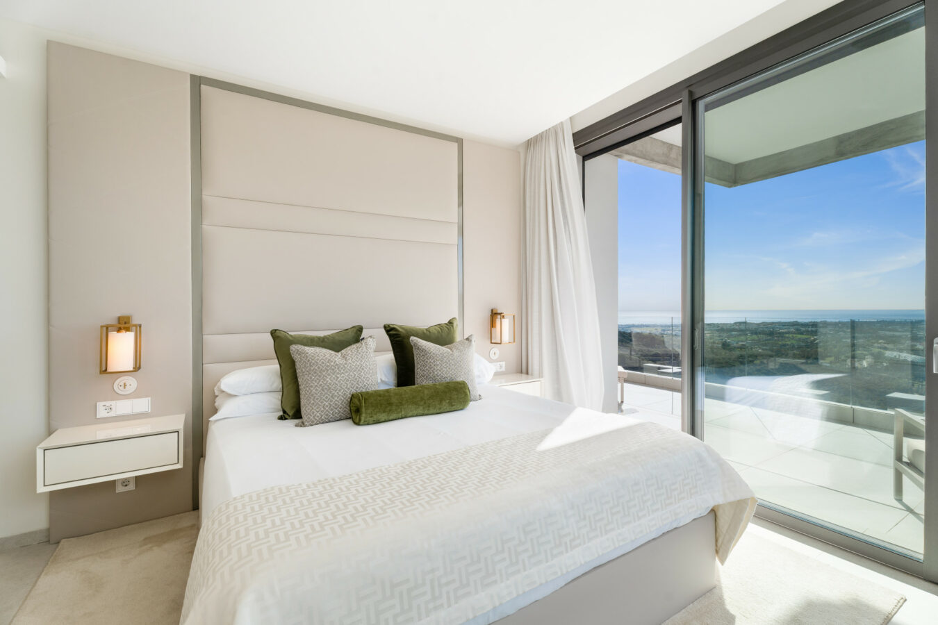 FOR SALE 🏡 Exceptional 3-Bedroom Apartment with Panoramic Sea Views – Real de La Quinta, Benahavís, Marbella