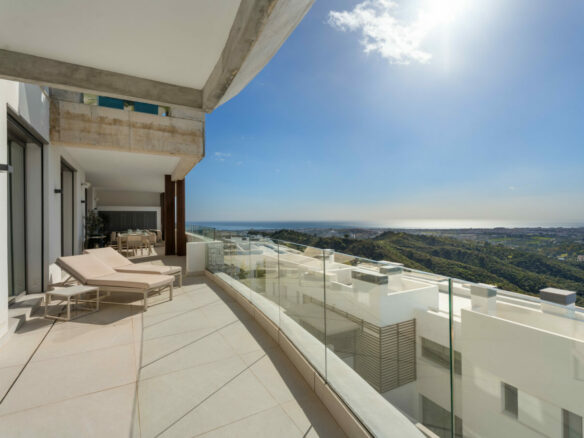 FOR SALE 🏡 Exceptional 3-Bedroom Apartment with Panoramic Sea Views – Real de La Quinta, Benahavís, Marbella