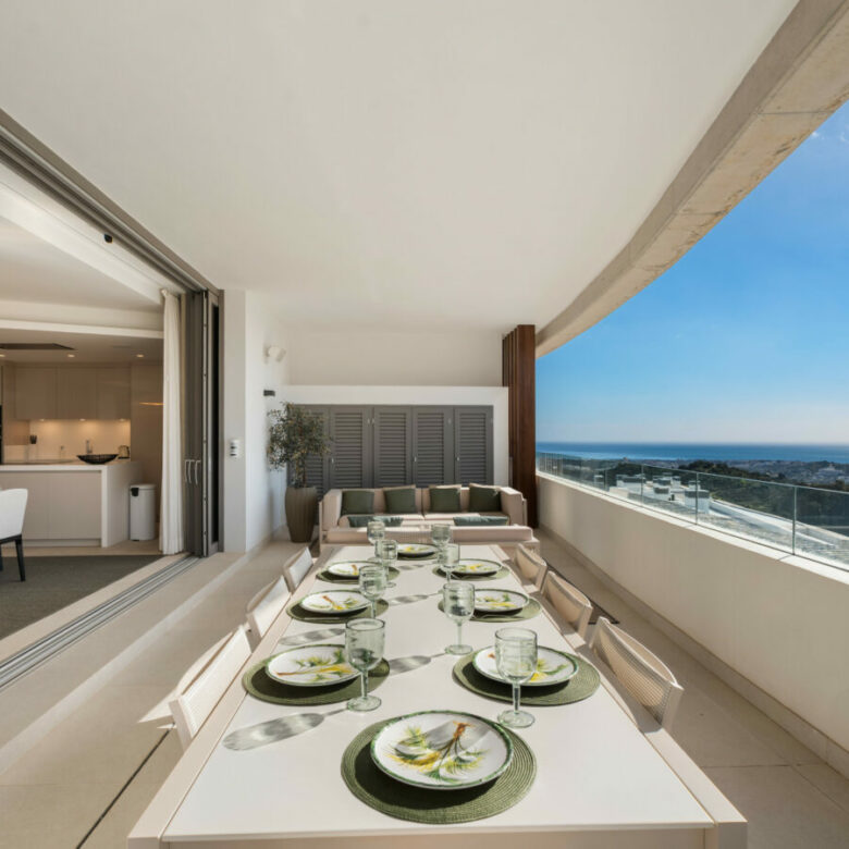 FOR SALE 🏡 Exceptional 3-Bedroom Apartment with Panoramic Sea Views – Real de La Quinta, Benahavís, Marbella
