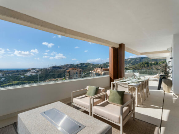 FOR SALE 🏡 Exceptional 3-Bedroom Apartment with Panoramic Sea Views – Real de La Quinta, Benahavís, Marbella
