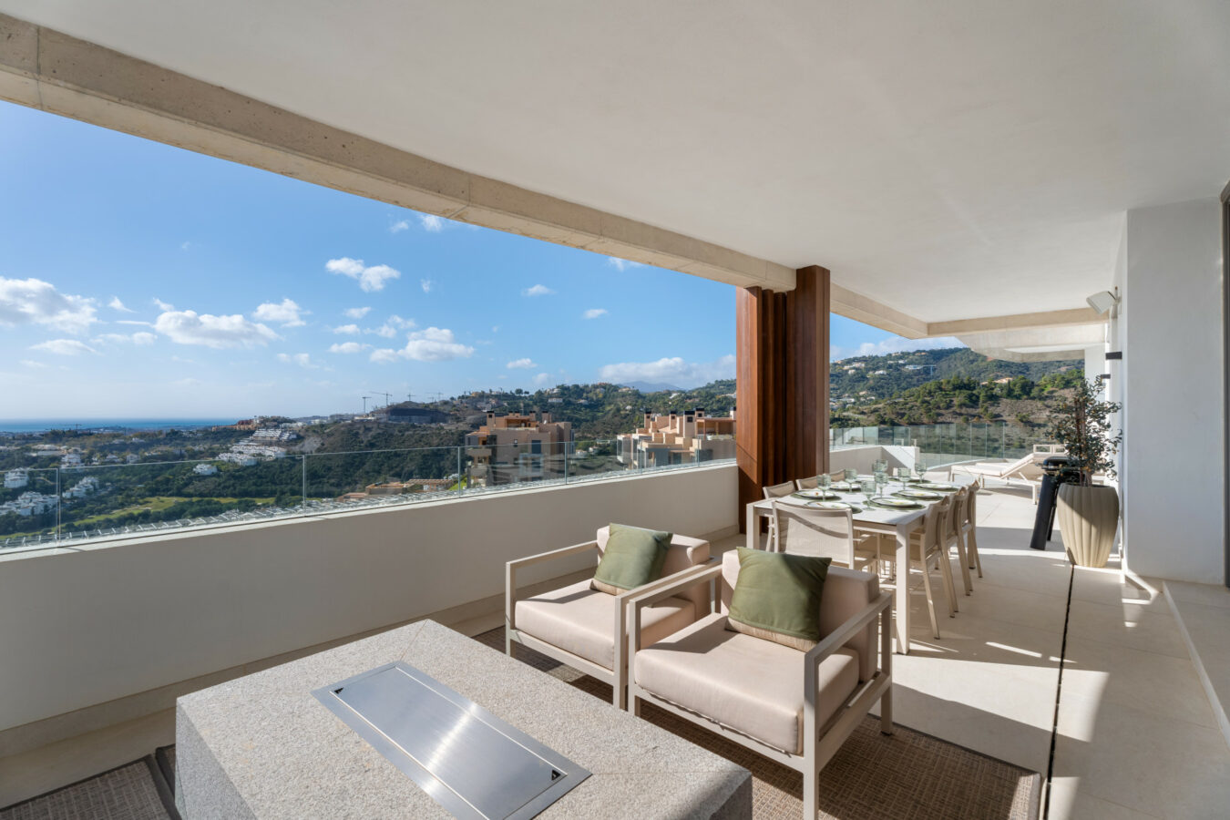 FOR SALE 🏡 Exceptional 3-Bedroom Apartment with Panoramic Sea Views – Real de La Quinta, Benahavís, Marbella
