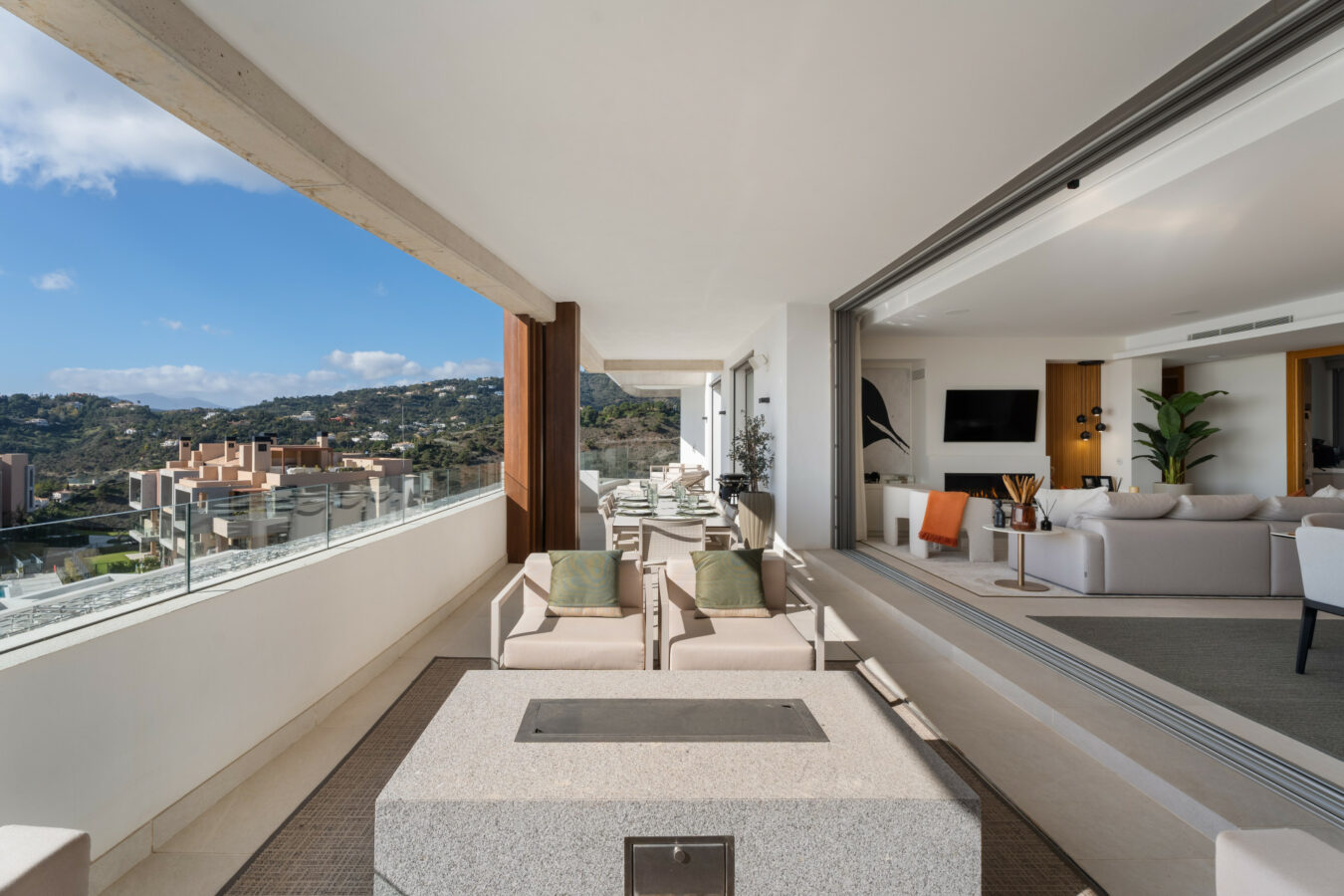 FOR SALE 🏡 Exceptional 3-Bedroom Apartment with Panoramic Sea Views – Real de La Quinta, Benahavís, Marbella