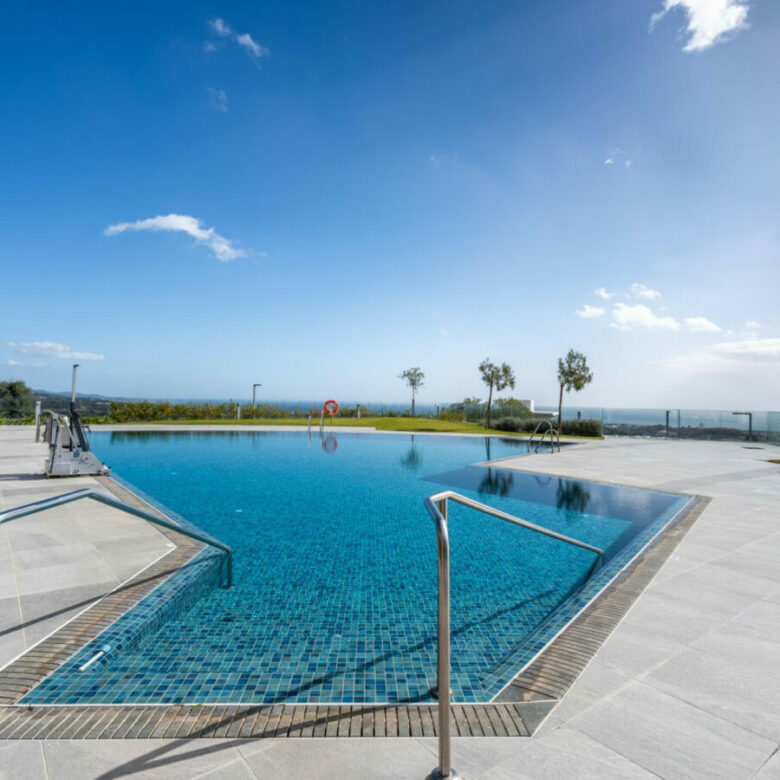 FOR SALE 🏡 Exceptional 3-Bedroom Apartment with Panoramic Sea Views – Real de La Quinta, Benahavís, Marbella