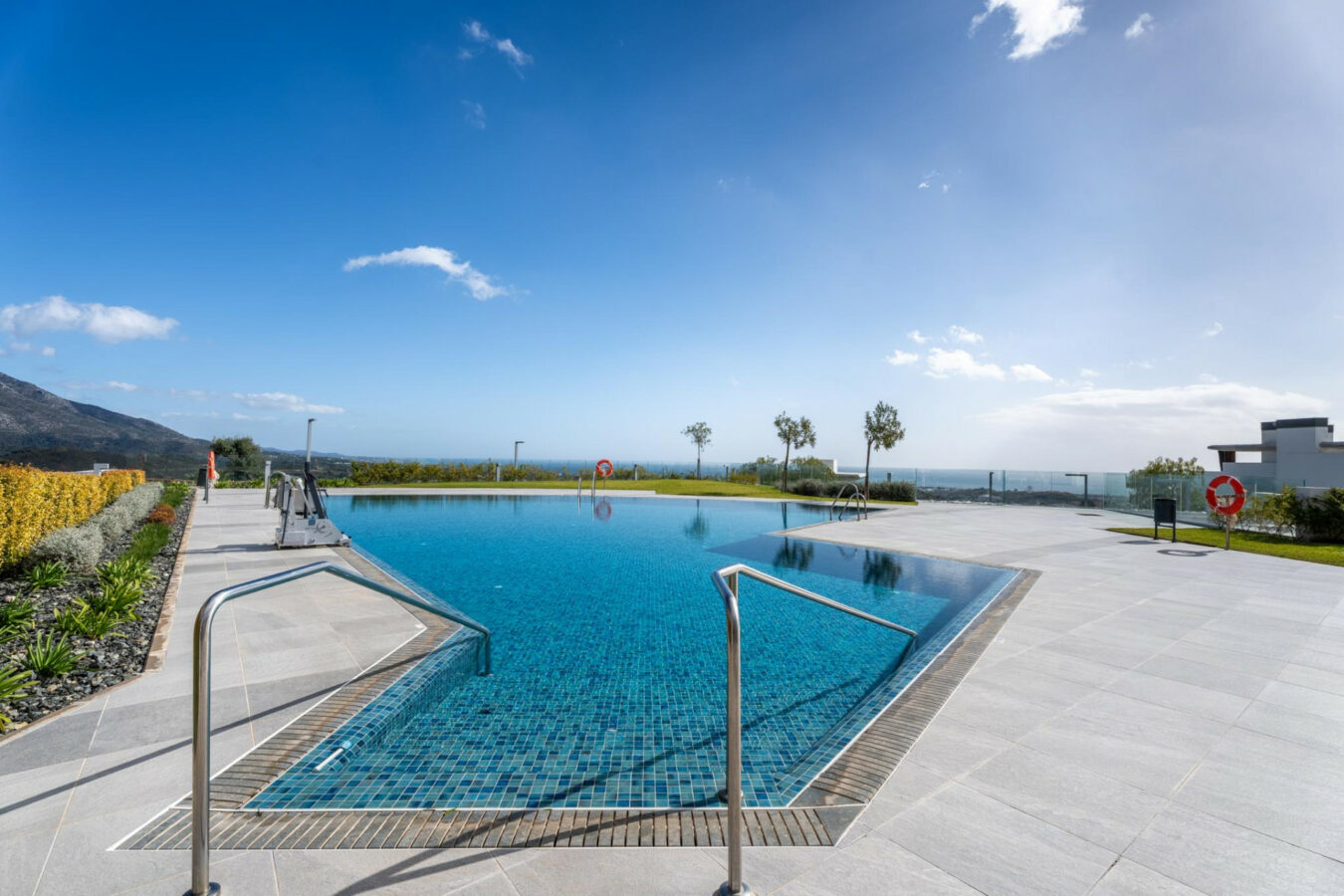 FOR SALE 🏡 Exceptional 3-Bedroom Apartment with Panoramic Sea Views – Real de La Quinta, Benahavís, Marbella