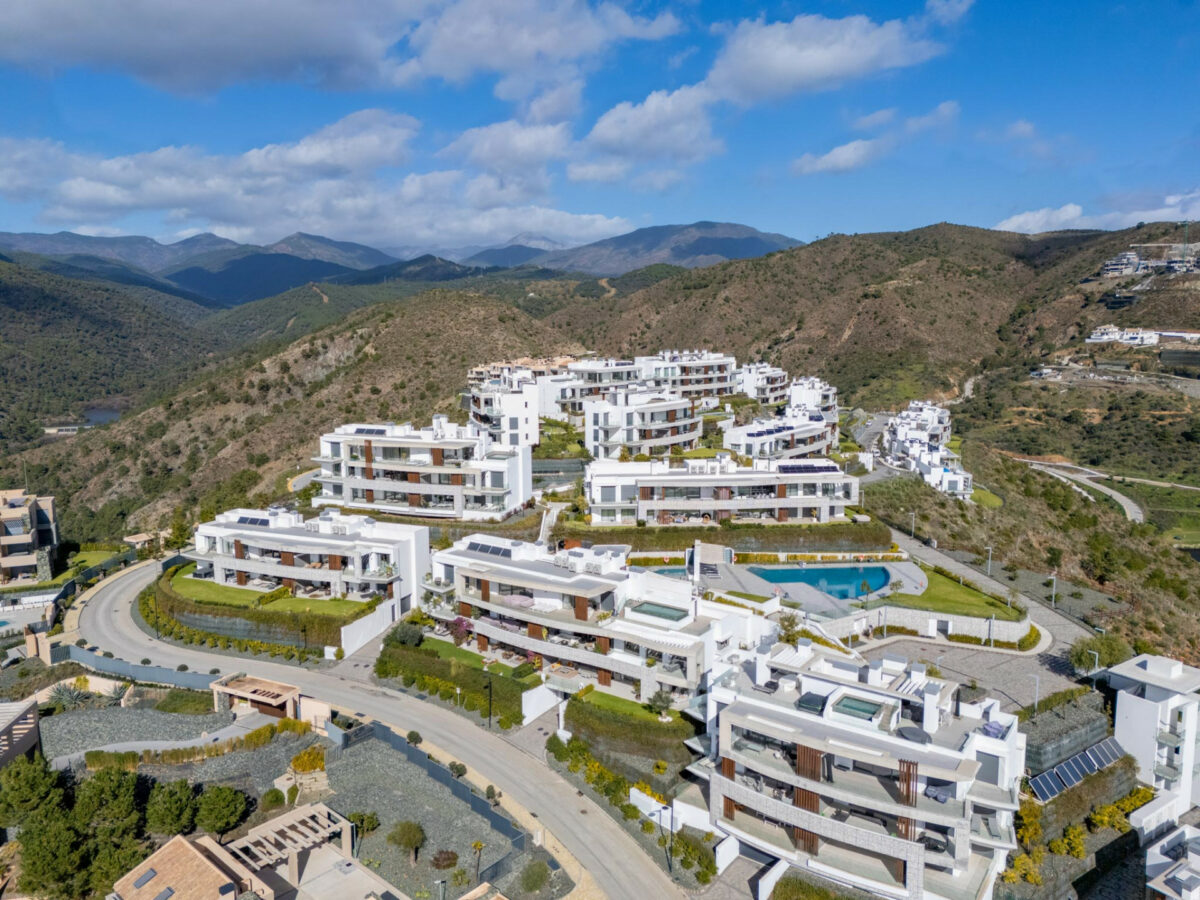 FOR SALE 🏡 Exceptional 3-Bedroom Apartment with Panoramic Sea Views – Real de La Quinta, Benahavís, Marbella