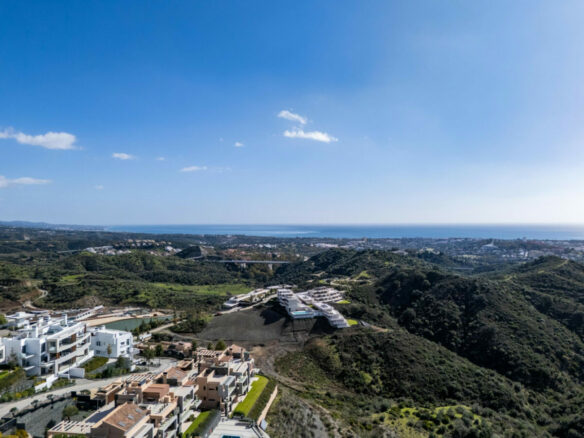 FOR SALE 🏡 Exceptional 3-Bedroom Apartment with Panoramic Sea Views – Real de La Quinta, Benahavís, Marbella