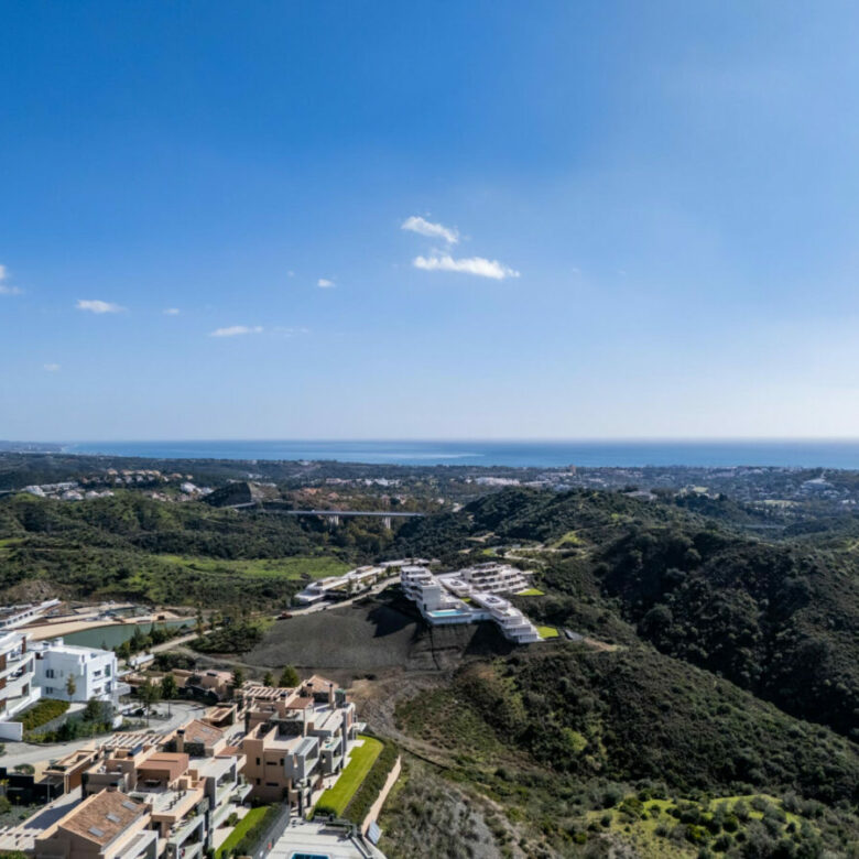 FOR SALE 🏡 Exceptional 3-Bedroom Apartment with Panoramic Sea Views – Real de La Quinta, Benahavís, Marbella