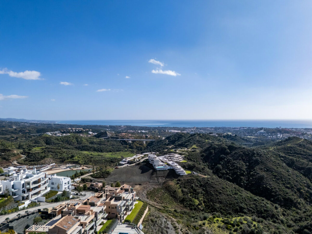 FOR SALE 🏡 Exceptional 3-Bedroom Apartment with Panoramic Sea Views – Real de La Quinta, Benahavís, Marbella