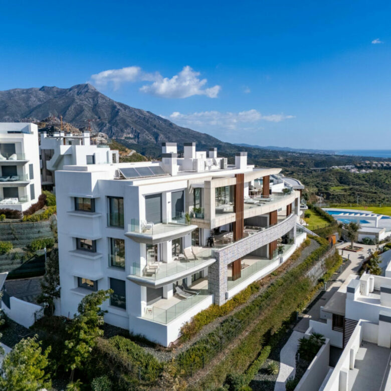FOR SALE 🏡 Exceptional 3-Bedroom Apartment with Panoramic Sea Views – Real de La Quinta, Benahavís, Marbella