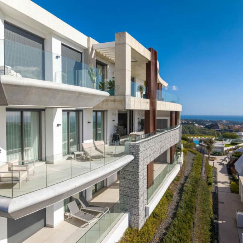 FOR SALE 🏡 Exceptional 3-Bedroom Apartment with Panoramic Sea Views – Real de La Quinta, Benahavís, Marbella