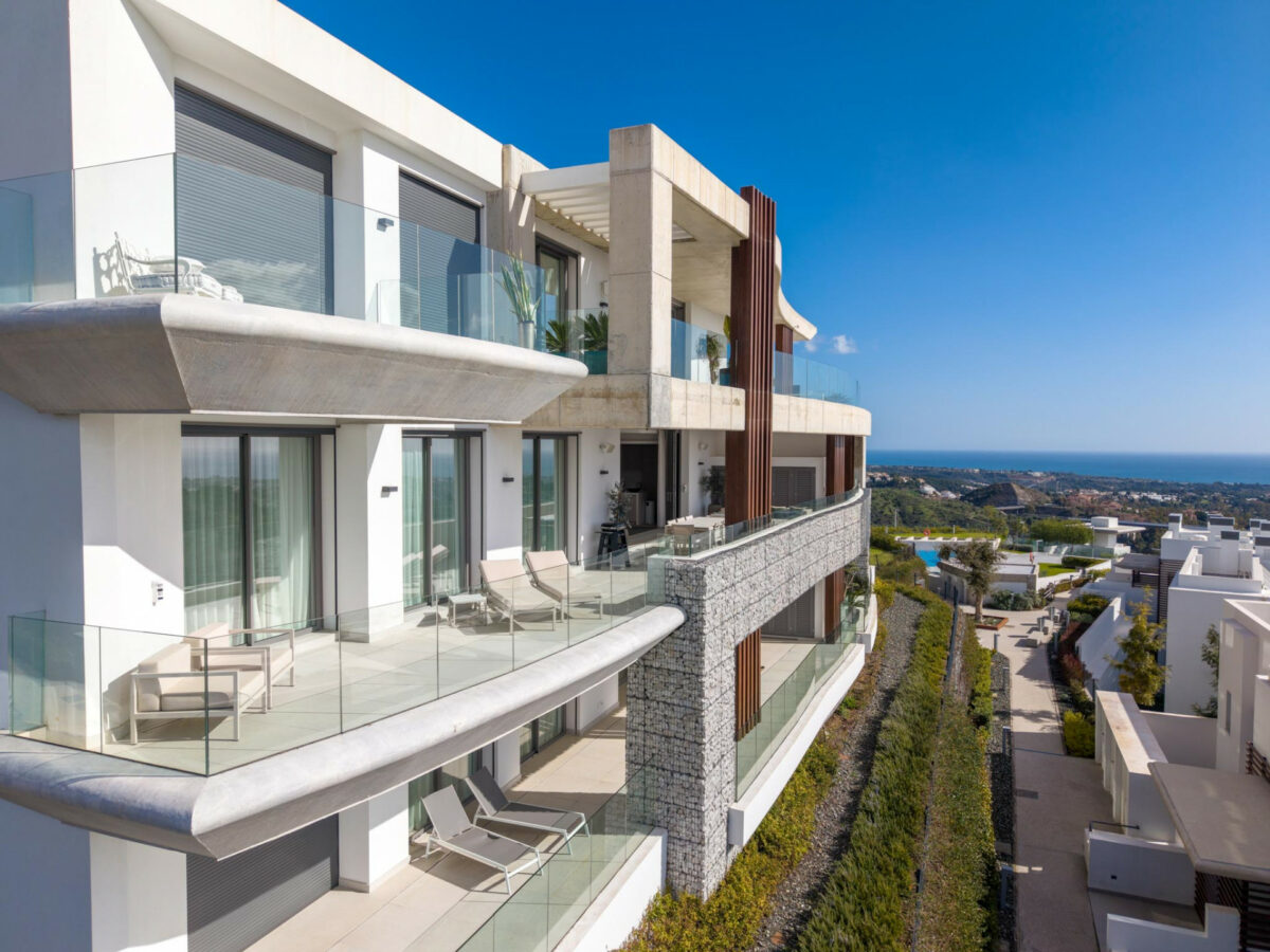 FOR SALE 🏡 Exceptional 3-Bedroom Apartment with Panoramic Sea Views – Real de La Quinta, Benahavís, Marbella