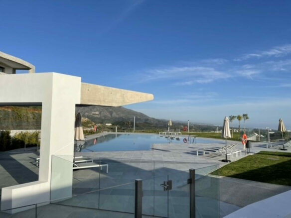 FOR SALE 🏡 Exceptional 3-Bedroom Apartment with Panoramic Sea Views – Real de La Quinta, Benahavís, Marbella
