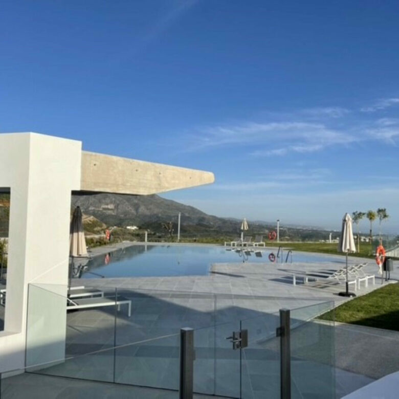 FOR SALE 🏡 Exceptional 3-Bedroom Apartment with Panoramic Sea Views – Real de La Quinta, Benahavís, Marbella