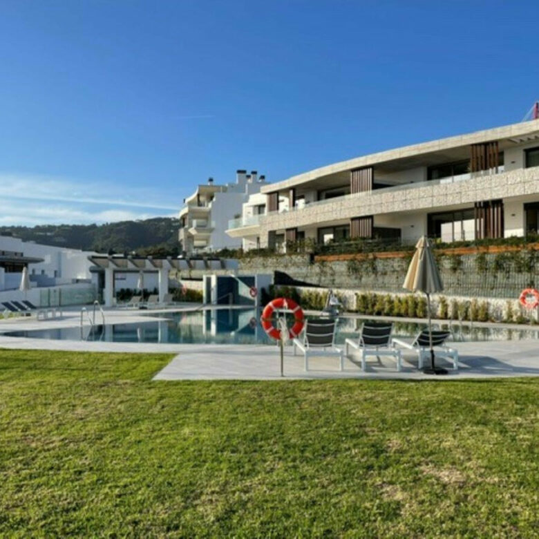 FOR SALE 🏡 Exceptional 3-Bedroom Apartment with Panoramic Sea Views – Real de La Quinta, Benahavís, Marbella