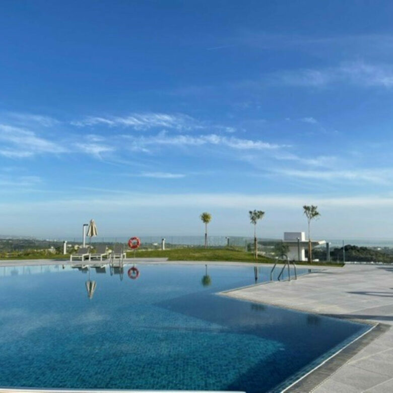 FOR SALE 🏡 Exceptional 3-Bedroom Apartment with Panoramic Sea Views – Real de La Quinta, Benahavís, Marbella
