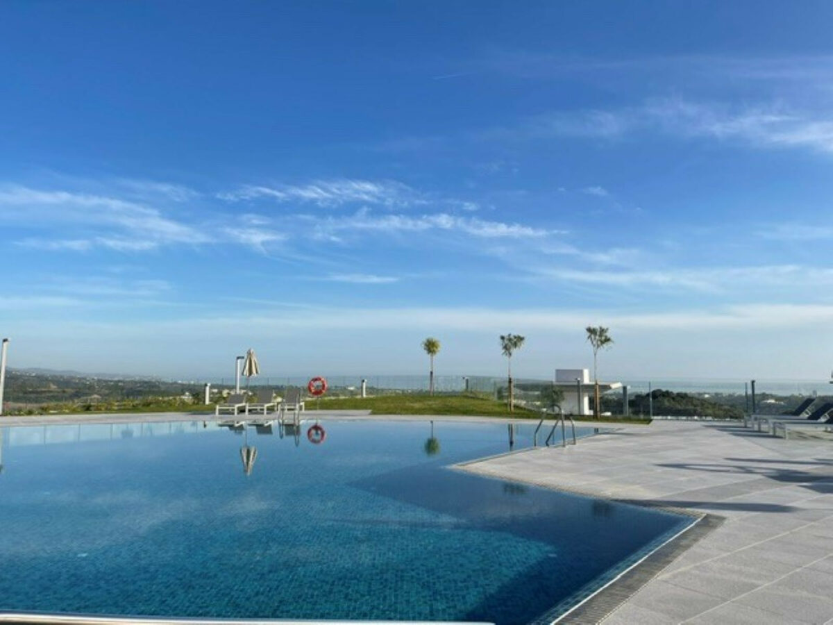 FOR SALE 🏡 Exceptional 3-Bedroom Apartment with Panoramic Sea Views – Real de La Quinta, Benahavís, Marbella