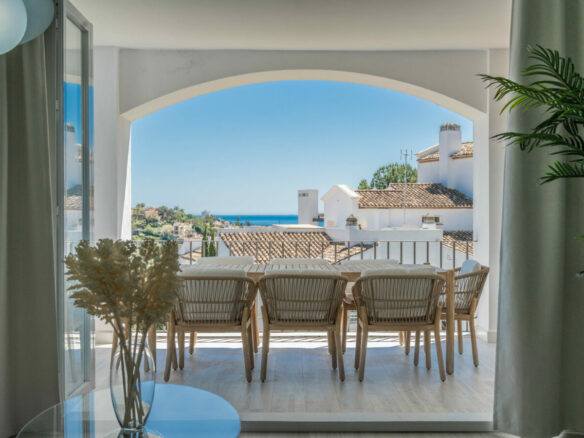 FOR SALE 🏡 Bright 3-Bedroom Apartment with Sea & Golf Views – Altos de La Quinta, Benahavís