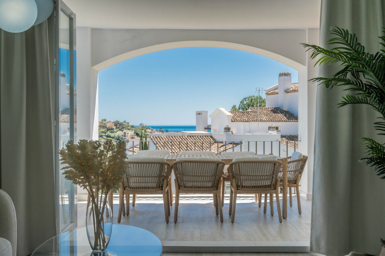 FOR SALE 🏡 Bright 3-Bedroom Apartment with Sea & Golf Views – Altos de La Quinta, Benahavís