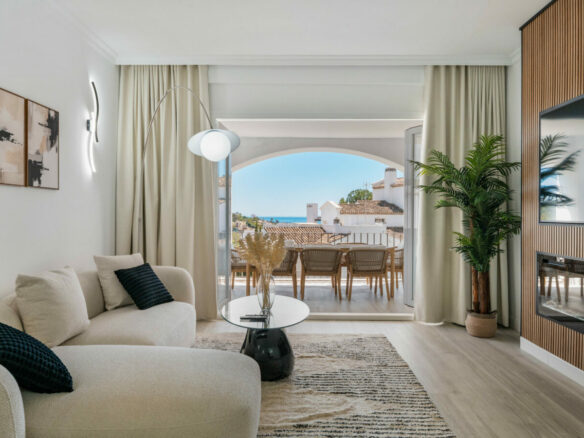 FOR SALE 🏡 Bright 3-Bedroom Apartment with Sea & Golf Views – Altos de La Quinta, Benahavís