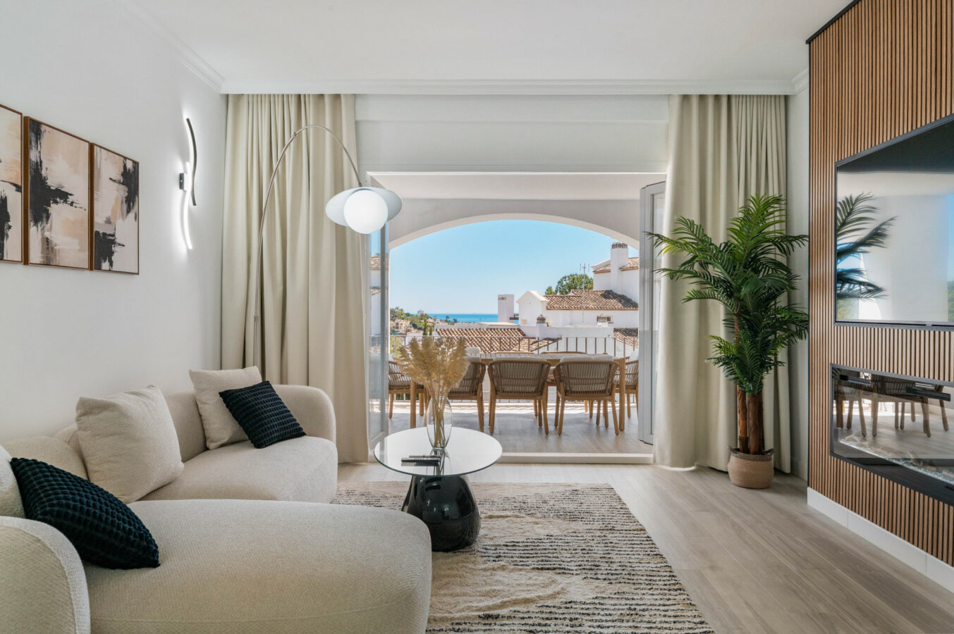 FOR SALE 🏡 Bright 3-Bedroom Apartment with Sea & Golf Views – Altos de La Quinta, Benahavís